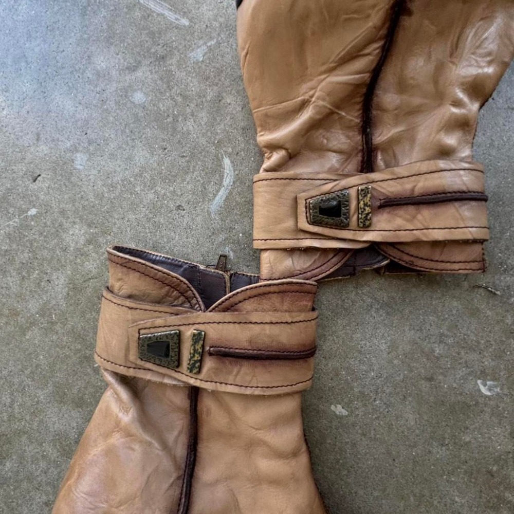 adorable vintage Tan and brown mid-calf boots - Picture 2 of 6